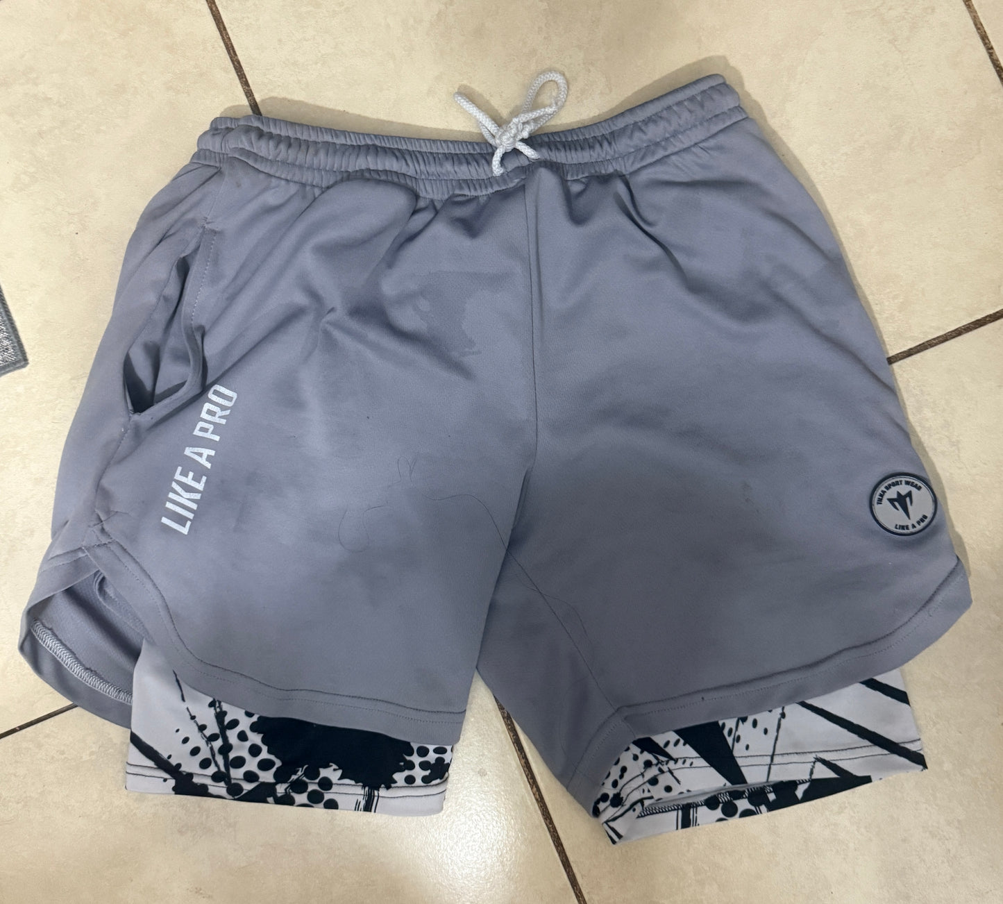 FORCE SHORT CON LICRA - GRIS/BLANCO-NEGRO